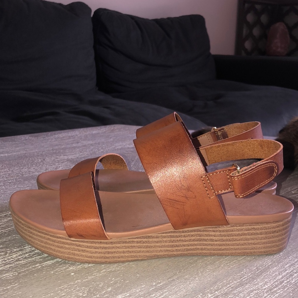 Platform sandals